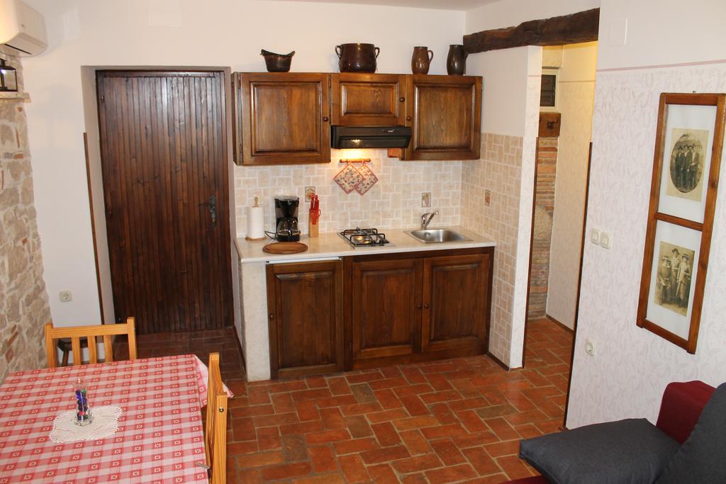 Apartments Mestri Грожнян Экстерьер фото